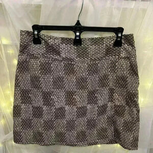 IZOD Golf Skort. Size 4. Brown & White. Preowned. Great condition.
